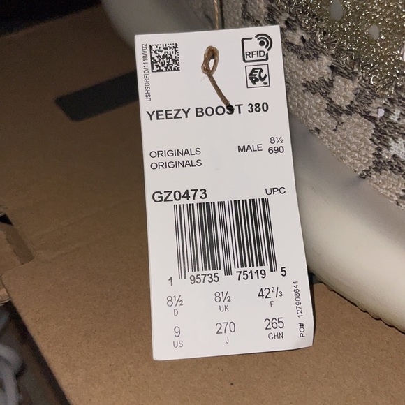 380 Boost Yeezy’s - Picture 7 of 7
